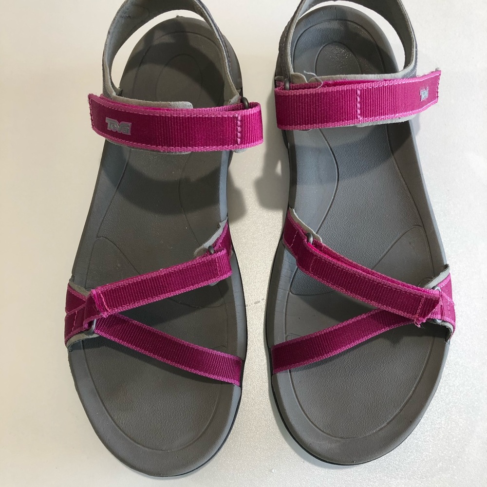 Teva size 9